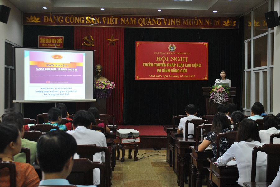 Công đoàn Viên chức tỉnh Ninh Bình - Sở Tư pháp phối hợp tổ chức Hội nghị về phổ biến pháp luật lao động