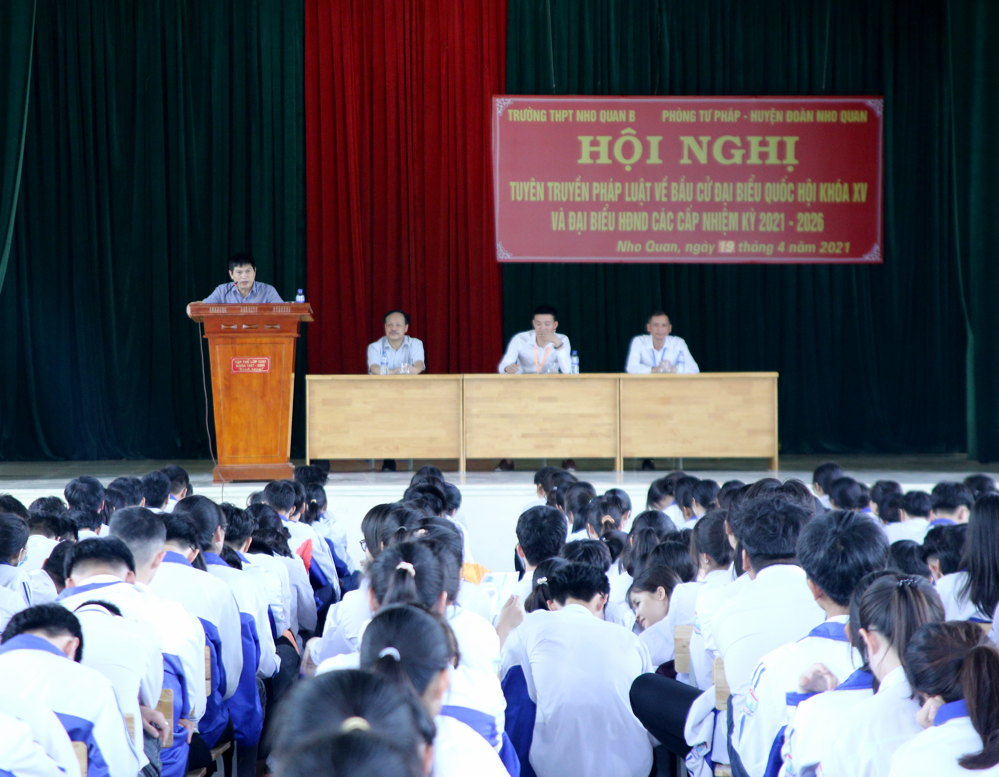 Nho Quan: tuyên truyền, phổ biến pháp luật về bầu cử cho học sinh lần đầu đi bỏ phiếu
