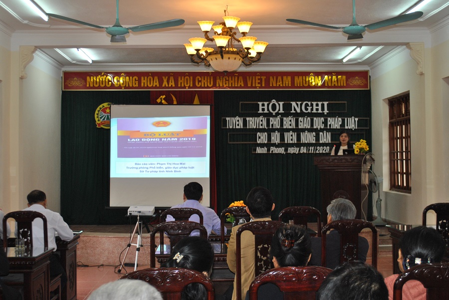 Hội Nông dân tỉnh - Sở Tư pháp Ninh Bình tổ chức Hội nghị triển khai Bộ luật Lao động và Luật Phòng, chống tác hại của rượu bia