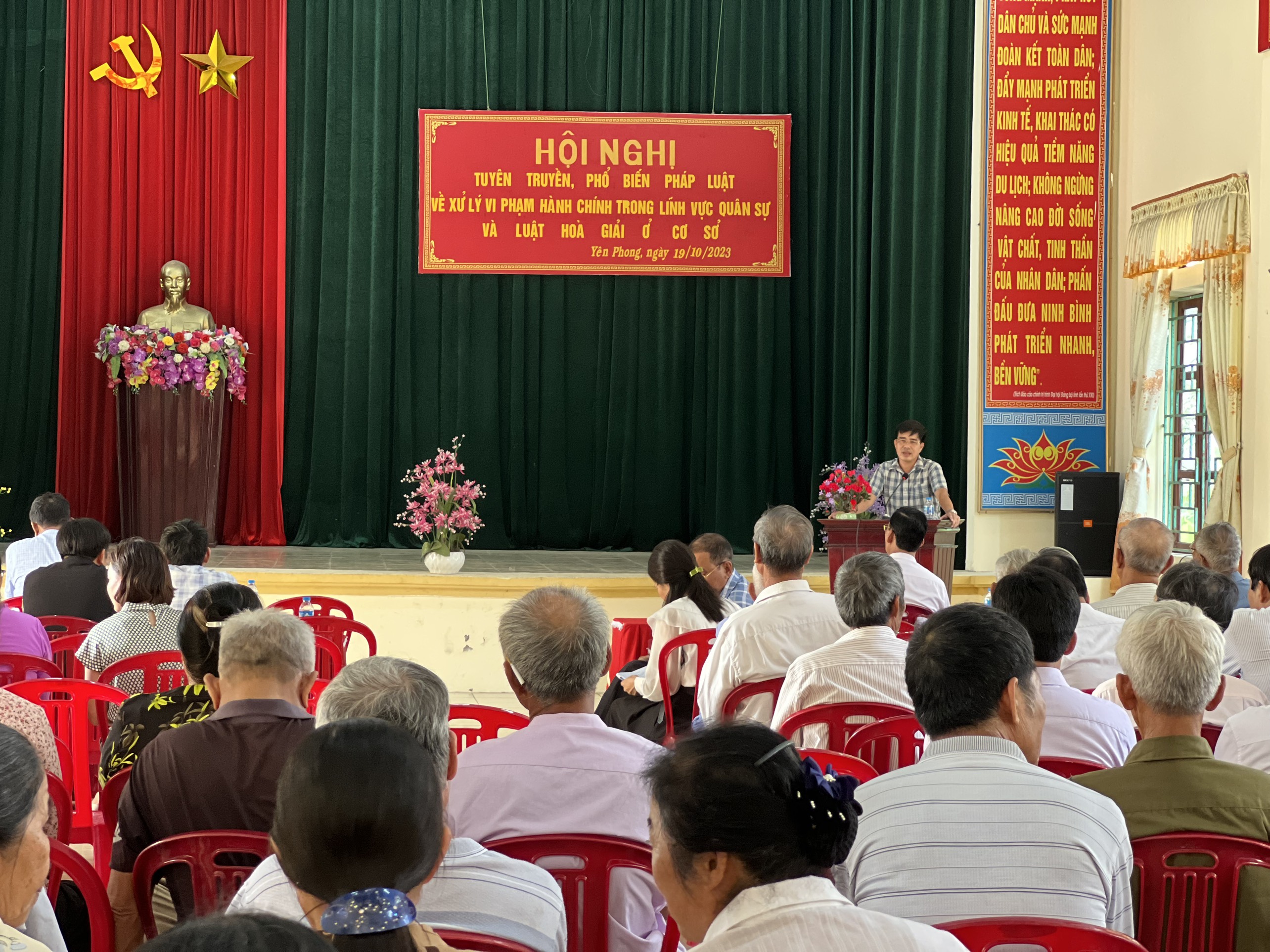 Huyện Yên Mô: Hưởng ứng Ngày Pháp luật Việt Nam (09/11) năm 2023