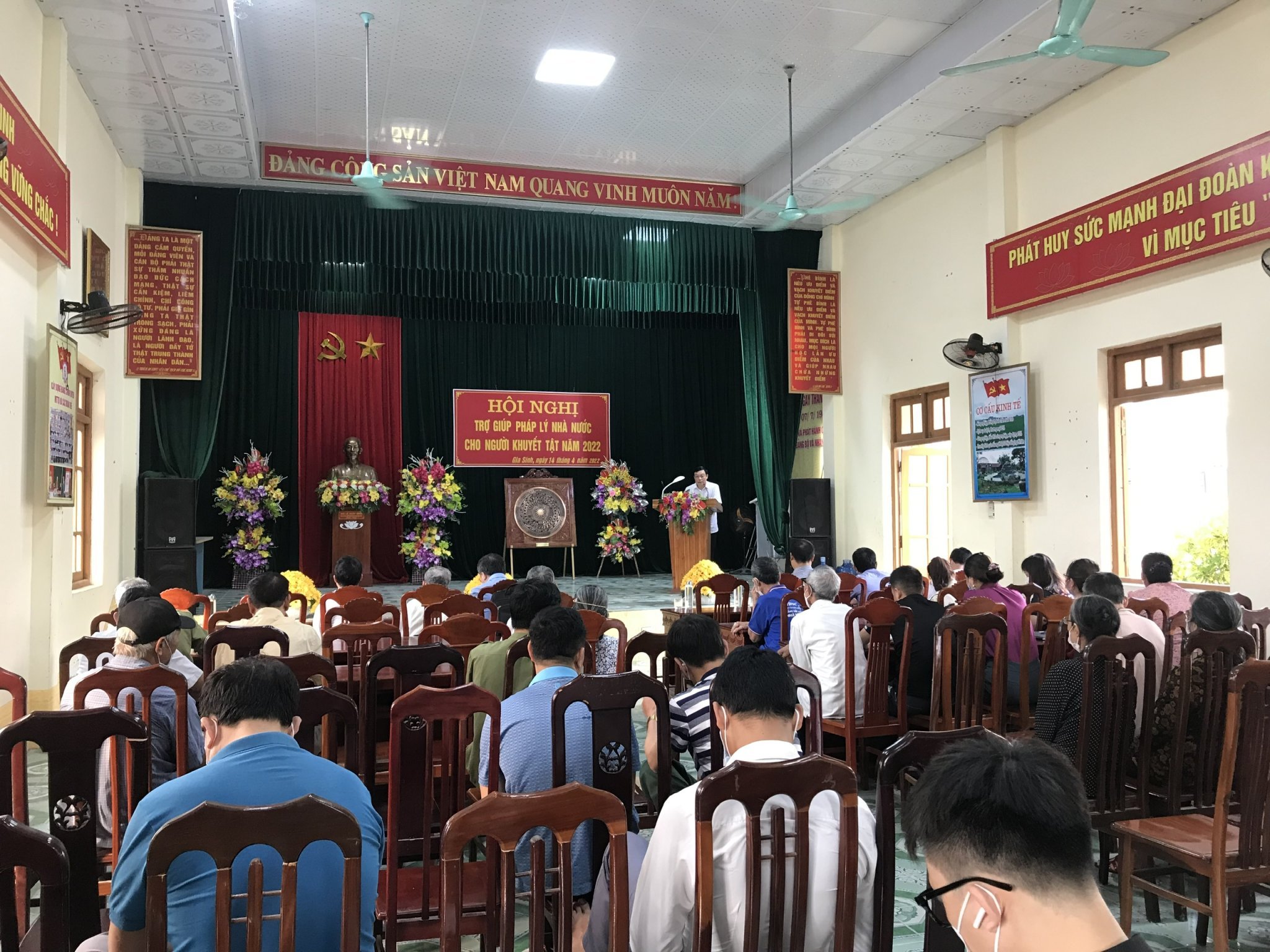 Tuyên truyền và tư vấn pháp luật nhân kỷ niệm ngày Người khuyết tật Việt Nam