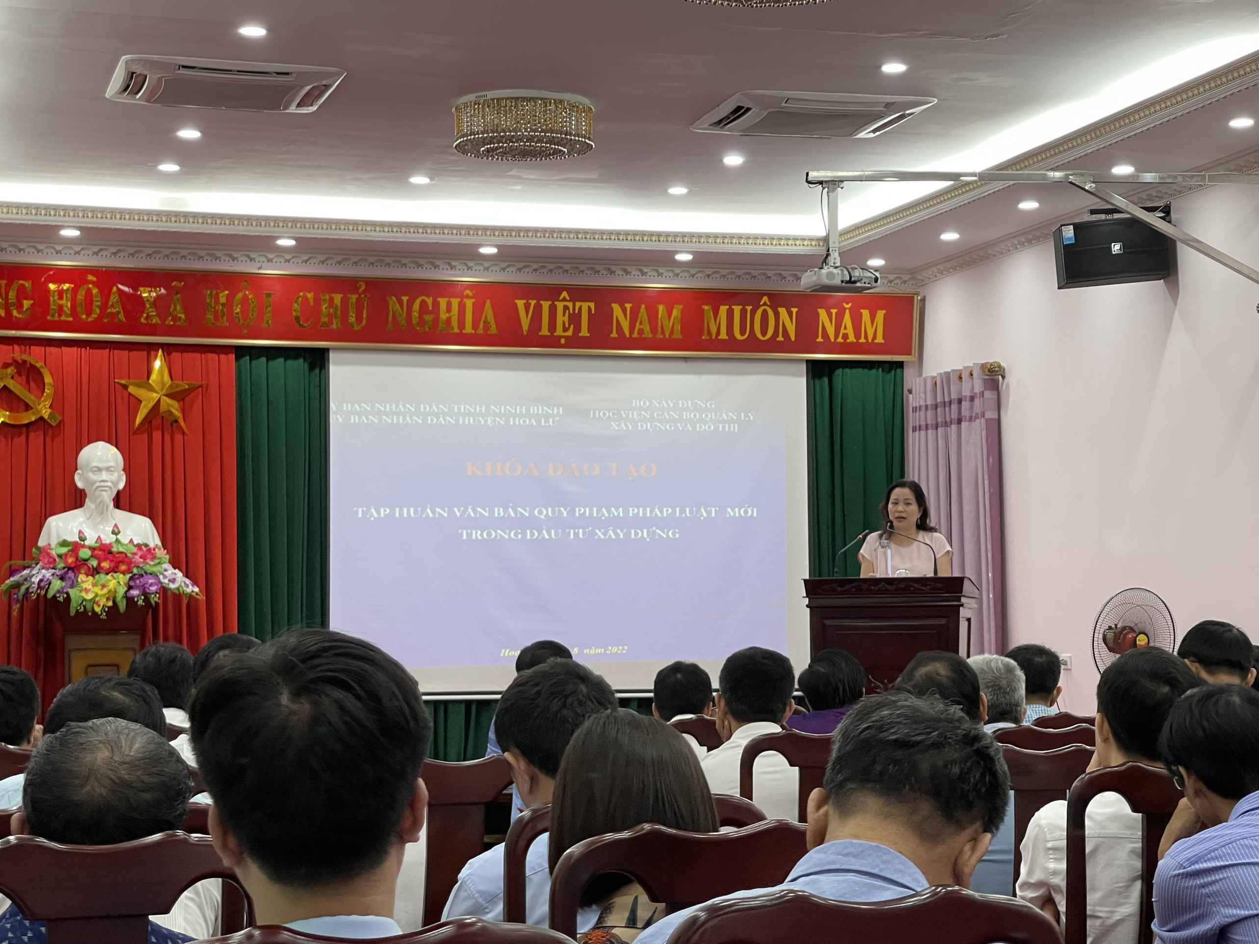 UBND huyện Hoa Lư tổ chức Hội nghị tập huấn các văn bản quy phạm pháp luật về Luật Đầu tư công và Luật Xây dựng