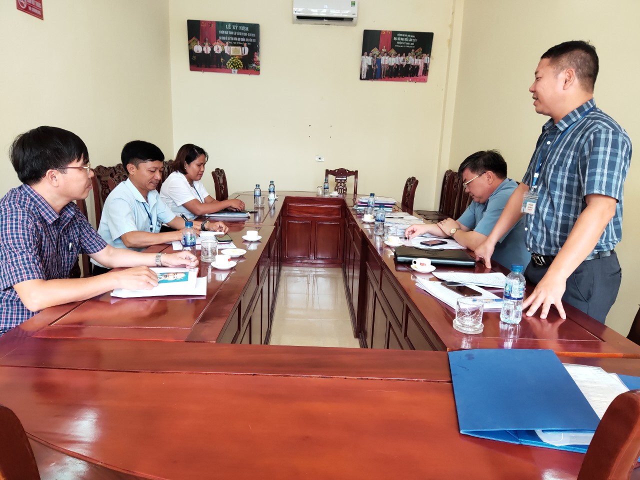 Kiểm tra công tác đăng ký, quản lý hộ tịch tại UBND xã Yên Hưng, huyện Yên Mô