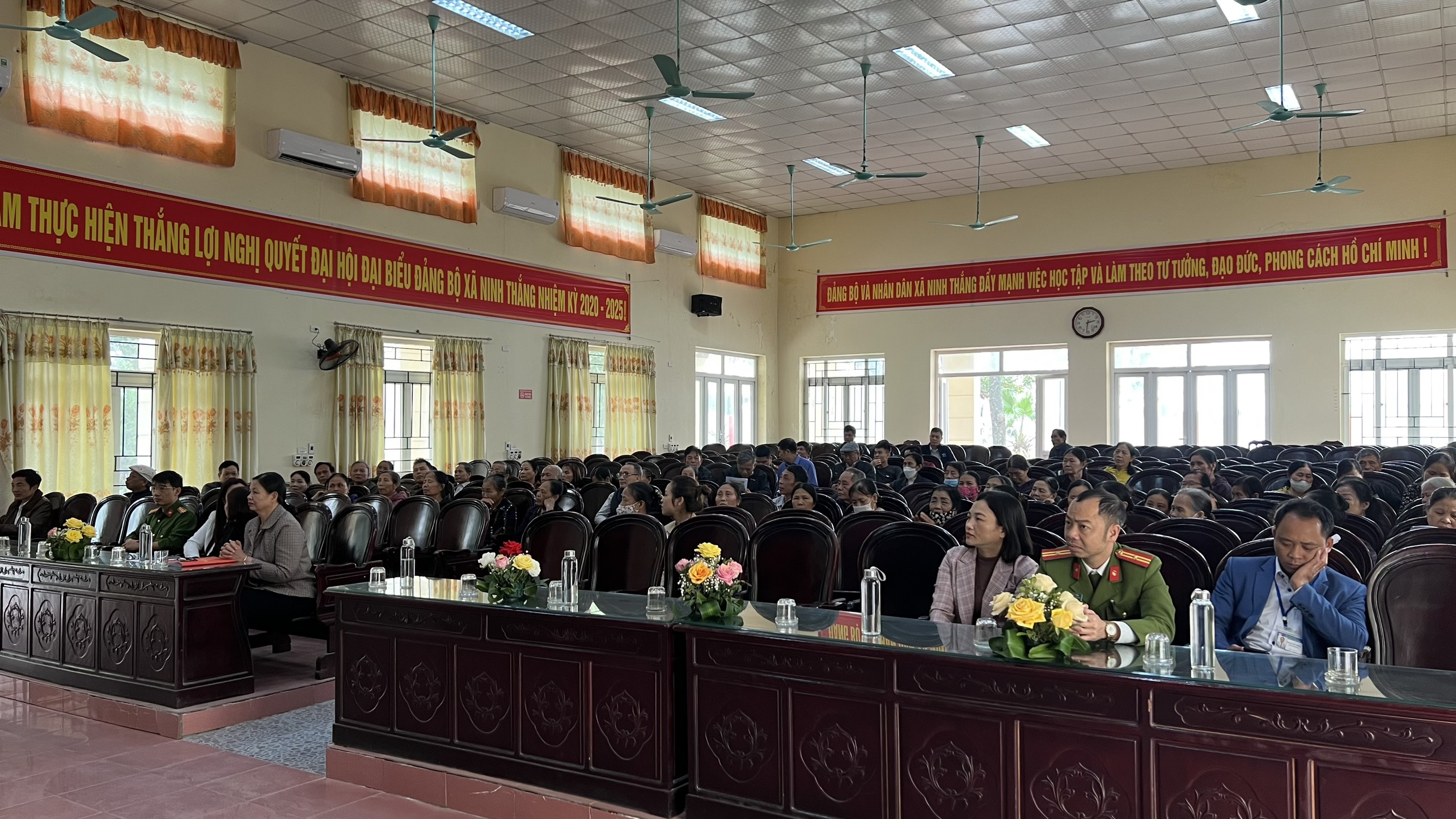Phổ biến pháp luật về phòng cháy chữa cháy  và bảo vệ môi trường tại xã Ninh Thắng và Ninh Hoà huyện Hoa Lư